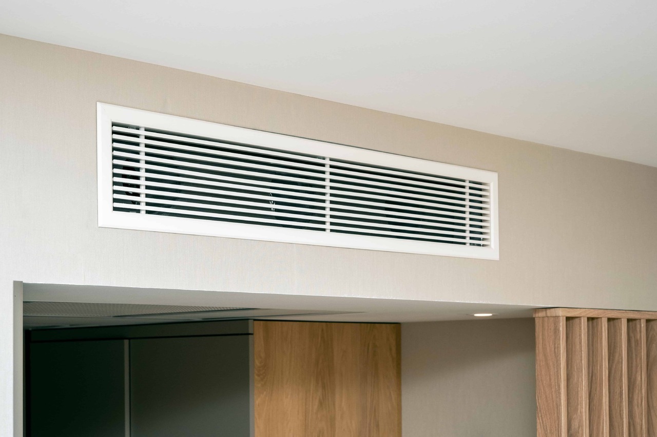 clean-modern-air-condition-air-conditioner-system-room-hotel (2)